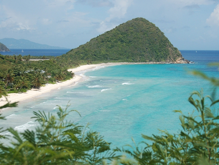 Située sur la côte Nord-Ouest de Tortola, cette plage, qui s?étire sur un mile, est une véritable invitation au farniente, ou à une balade main dans la main au coucher du soleil. 