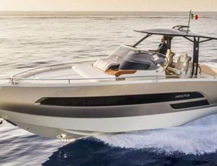 Une série spéciale du GT 320 est présentée à Dusseldorf par le chantier italien. Nautisme Article
