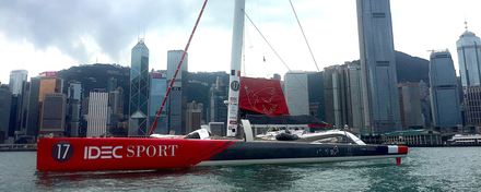 Le trimaran IDEC SPORT à Hong Kong 