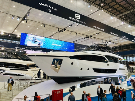 Le Groupe Ferretti en force à Dusseldorf avec notamment le Riva 90 Argo, fleuron du chantier italien... 