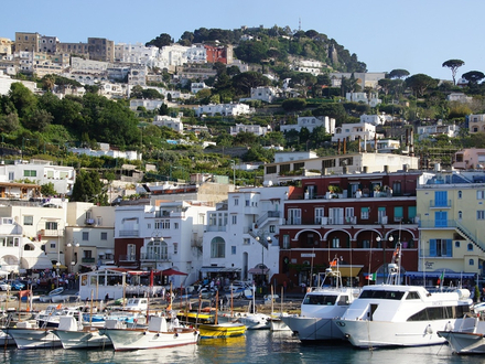 Il suffira de quelques instants seulement pour que vous et votre âme-s?ur tombiez sous le charme de Capri.