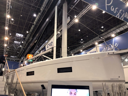 Le Bavaria C42 marque le retour du chantier allemand sur le devant de la scène. Le Bavaria C42 marque le retour du chantier allemand sur le devant de la scène.