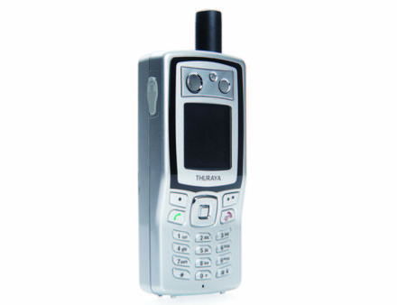 Le réseau Thuraya permet de communiquer en phonie, de transmettre des données et d'envoyer des SMS. Sur le marché, plusieurs modèles de téléphones Thuraya sont disponibles. Le plus simple est à environ 500? Nautisme Article
