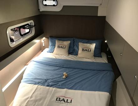 Ce catamaran existe en version 3 ou 4 cabines. Intéressant pour un modèle de seulement 40'. Nautisme Article
