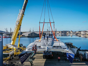 Mise à l'eau de l'Energy Observer à Saint-Malo