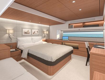 Spacieuse et dotée de nombreux rangements, la cabine du propriétaire sera décorée à base de teck et de tons clairs. Nautisme Article
