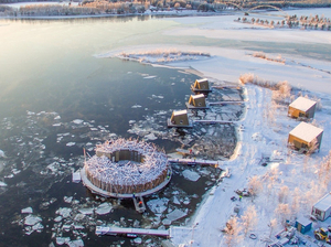 L'hôtel flottant Arctic Bath a enfin ouvert en Suède !