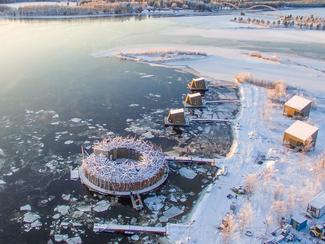 L'hôtel flottant Arctic Bath a enfin ouvert en...