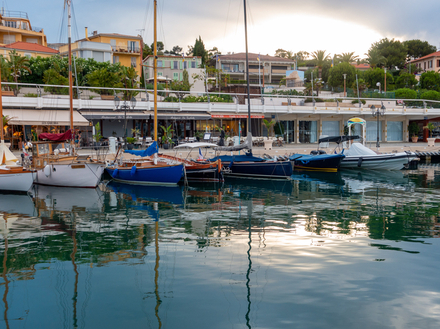 Restaurants et commerces sur le port