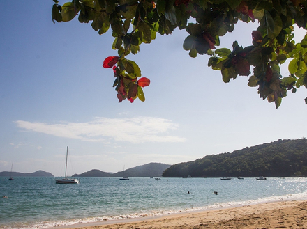 La mer d'Andaman forme un lieu idéal pour caboter car la zone de navigation est peu agitée, les vents toujours présents mais rarement au dessus de 15 nds et les distances entre les mouillages proches. La mer d'Andaman forme un lieu idéal pour caboter car la zone de navigation est peu agitée, les vents toujours présents mais rarement au dessus de 15 nds et les distances entre les mouillages proches.