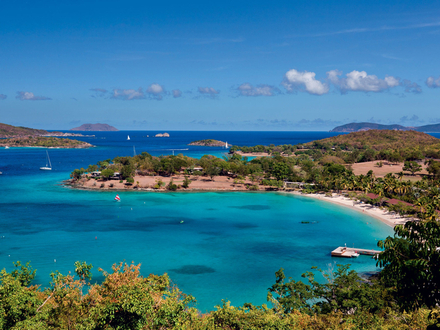 Saint-John est non seulement la plus petite des îles de l'archipel mais aussi celle dont la nature est restée la plus intacte. 