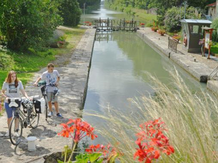 91% du réseau fluvial géré par les VNF est situé à moins de 5 km d'une véloroute. Les collectivités l'ont bien compris avec des itinéraires réservés aux vélos.