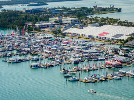 Le Marine Stadium de Miami accueille sur Virginia Key, le légendaire Miami Boat Show. Nautisme Article