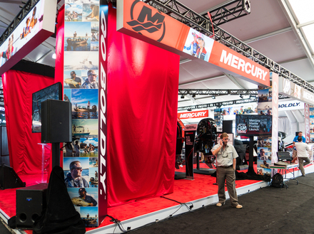 A quai, on retrouve de nombreux professionnels de l'équipement comme les motoristes. 