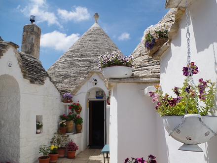 Nous vous proposons de loger dans une Trulli qui parfois fait office de maison d?hôte pour les touristes.