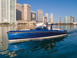 Miami : un étonnant Wally en mode hors-bord ! 