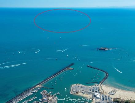 D'une superficie de 310 hectares (environ 17 fois le Stade de France) et d'une forme pentagonale, elle est la plus grande réserve marine de la région. Nautisme Article