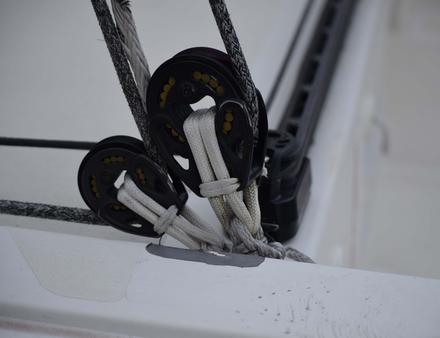 Manilles textiles sur un bateau de course Nautisme Article