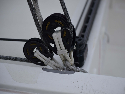 Manilles textiles sur un bateau de course Nautisme Article