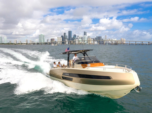 Invictus Yacht a fait ses débuts aux USA avec le GT 370