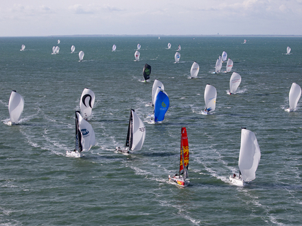 C'est dans un peu moins de trois semaines que le coup d'envoi de 17e édition de la Solo Maître CoQ sera donné, aux Sables d'Olonne. A ce jour, près de 20 solitaires ont confirmé leur participation. C'est dans un peu moins de trois semaines que le coup d'envoi de 17e édition de la Solo Maître CoQ sera donné, aux Sables d'Olonne. A ce jour, près de 20 solitaires ont confirmé leur participation.