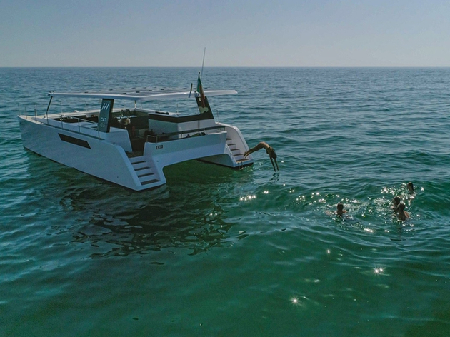 Il peut accueillir jusqu'à 45 personnes à bord ! Idéal pour des sorties plongée, des fêtes ou des événements à bord. Nautisme Article