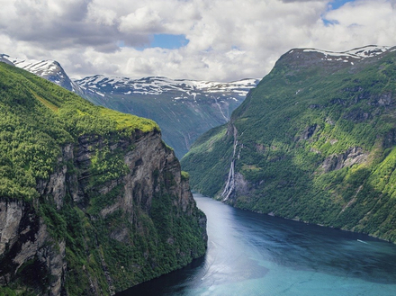 Il existe actuellement deux Birdbox placés sur la côte ouest de la Norvège. Il existe actuellement deux Birdbox placés sur la côte ouest de la Norvège.