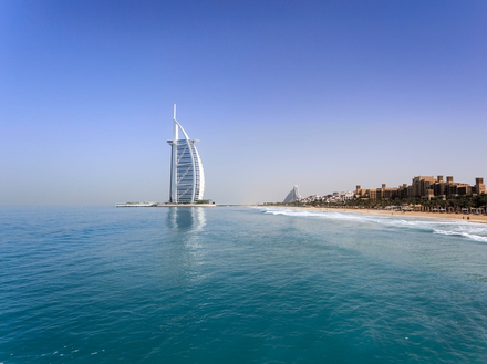 Le Burj-al-Arab, l'un des hôtels les plus luxueux du monde avec 5 étoiles officiellement, mais 7 étoiles pour tous ceux qui ont eu la chance d'y séjourner. Le Burj-al-Arab, l'un des hôtels les plus luxueux du monde avec 5 étoiles officiellement, mais 7 étoiles pour tous ceux qui ont eu la chance d'y séjourner.