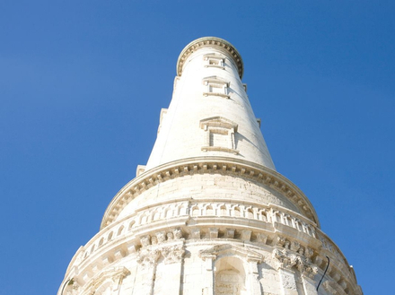 En 1862, le phare est classé monument historique la même année que Notre-Dame de Paris. En 1862, le phare est classé monument historique la même année que Notre-Dame de Paris.