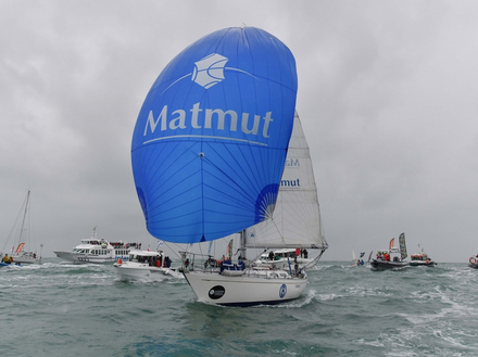 "J'ai toujours bien aimé les premières éditions : j'ai fait les deux premières Mini, les deux premiers Vendée Globe, le premier Golden Globe, le tour du monde en sens inverse... j'aime bien être pionnier." Nautisme Article