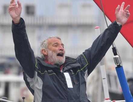 "Dans le dernier Golden Globe, j'étais le seul à réduire mon mât de 1,50 m et si je ne l'avais pas fait, je ne serai sûrement pas arrivé puisque tous ceux qui ont chaviré ont cassé leur mât. Nautisme Article