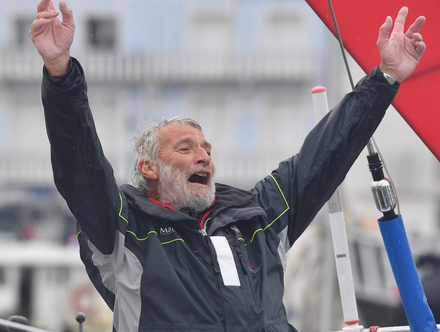 "Dans le dernier Golden Globe, j'étais le seul à réduire mon mât de 1,50 m et si je ne l'avais pas fait, je ne serai sûrement pas arrivé puisque tous ceux qui ont chaviré ont cassé leur mât. Nautisme Article
