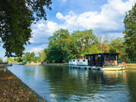 « Nous avons une activité d'exploitation en direct, avec 300 bateaux pour 20 sites en France. » « Nous avons une activité d'exploitation en direct, avec 300 bateaux pour 20 sites en France. »