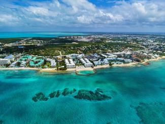 Bloquée en famille aux îles Caïmans « je vis...