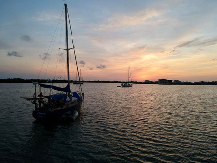  Le confinement est assez strict mais ça nous rassure beaucoup. Personne n'a le droit de sortir de chez lui.