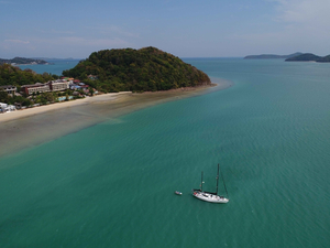Isolée sur son bateau en Thaïlande, Claire témoigne : « nous ne savons pas de quoi demain sera fait »