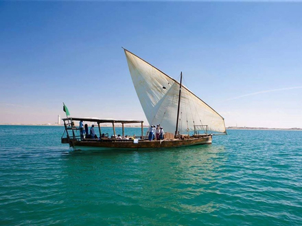 Aujourd'hui, l'île est connue également pour son grand festival de voile lors duquel des dhow traditionnels de près de 20m de long s'affrontent. Aujourd'hui, l'île est connue également pour son grand festival de voile lors duquel des dhow traditionnels de près de 20m de long s'affrontent.