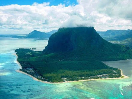 Coin de paradis à plus de 550 mètres d'altitude, le Morne Brabant est l'un des sommets les plus spectaculaires de l'île.