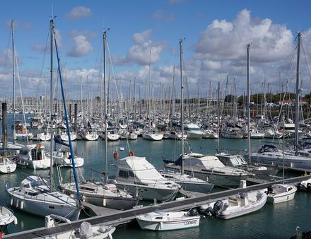 "Au port de La Rochelle nous sommes prêts. Il y a un petit coup de vent qui est prévu donc on va axer la vigilance et la prudence." Nautisme Article