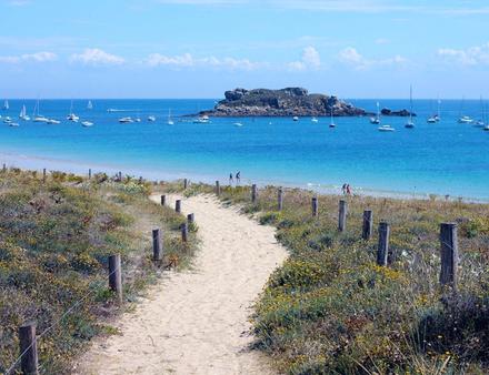 "Il y a le sujet des ports de la côte mais également ceux des îles (Hoëdic, Houat, île aux Moines), en tant qu'escales. Les îliens souhaitent rester fermés !" Nautisme Article