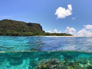 Isolé sur son bateau à Madagascar « c'est un privilège de pouvoir vivre ce temps de confinement sur l'eau »
