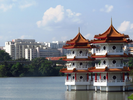 Il y a maintenant environ 9 000 établissements touristiques qui ont déjà été certifiés dans tout Singapour. Il y a maintenant environ 9 000 établissements touristiques qui ont déjà été certifiés dans tout Singapour.