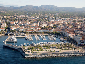Au Vieux Port de Saint-Raphaël « Il y a du monde sur les pontons, on sent que ça redémarre, c'est bien pour le moral de tout le monde. »
