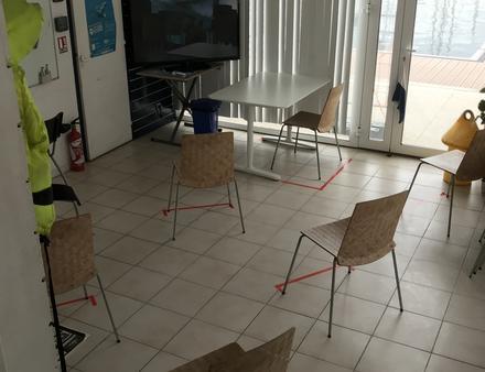 J'ai également fait quelques aménagements, notamment dans la salle d'entraînement au code, avec un écart de plus de 1 mètre entre les chaises. Nautisme Article