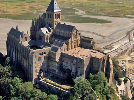 L'Abbaye du Mont Saint-Michel est toujours fermée au public.