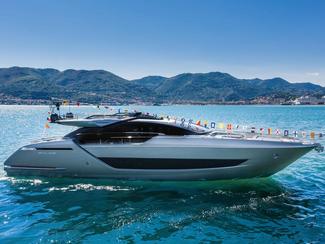 Les premières images du Riva 88' Folgore 