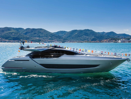 Présentation officielle au public prévue sur les salons d'automne dont le Cannes Yachting Festival.  Présentation officielle au public prévue sur les salons d'automne dont le Cannes Yachting Festival.