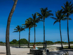 Baignade et bronzette de nouveau autorisées à Miami après trois mois de régime sec