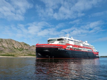 Le MS Roald Amundsen à Brønnøy, Norvège