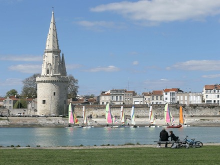 Lanterne et école de voile